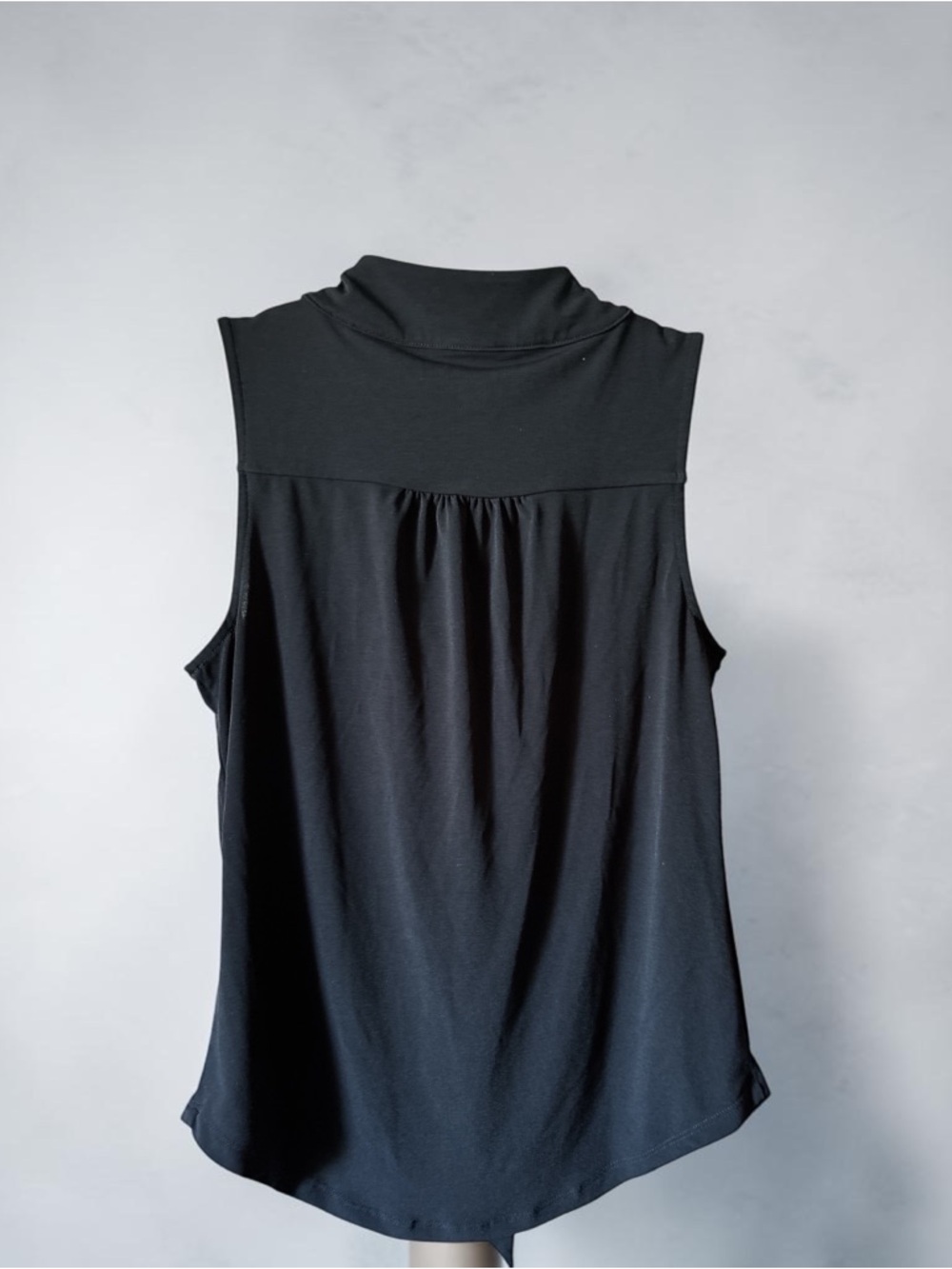 Banana Republic Black Sleeveless Tie-Front Camisole - Picture 3 of 3